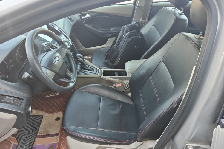 福特 福克斯 2018款 三厢经典 1.6L 自动舒适型智行版中控内饰19