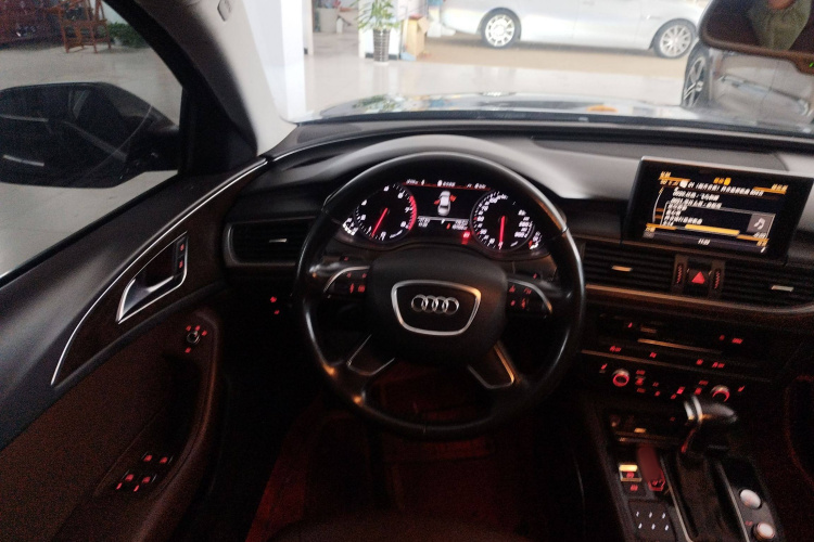 奥迪A6L 2015款 35 FSI quattro 技术型中控内饰13