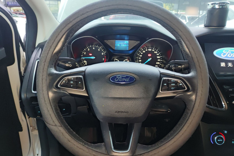 福特 福克斯 2017款 两厢 EcoBoost 125 手动超能风尚型智行版中控内饰13
