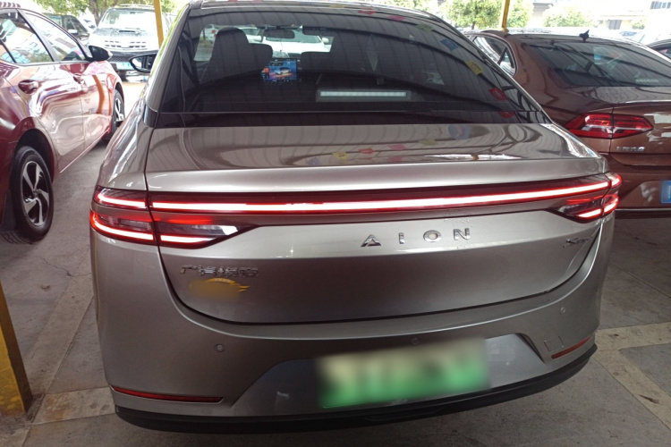 埃安 AION S Plus 2023款 70 乐享版 磷酸铁锂车身外观6