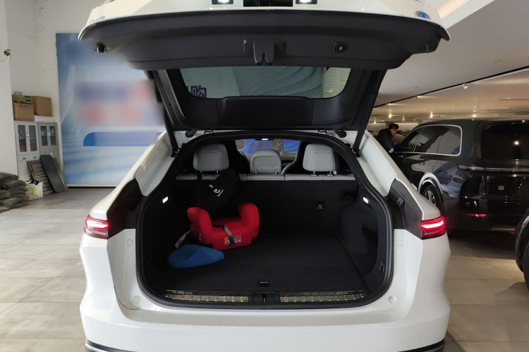 蔚来EC7 2023款 100kWh 首发版机舱底盘23