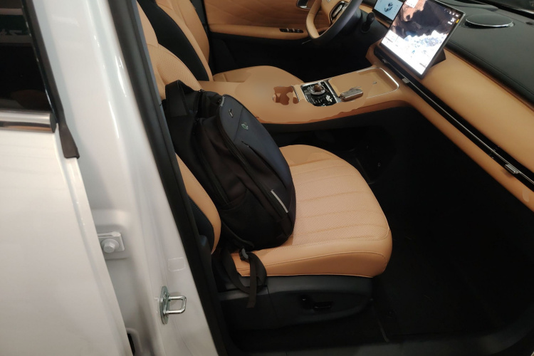 吉利银河 银河星舰7 EM-i 2025款 120km 探索+版局部细节41