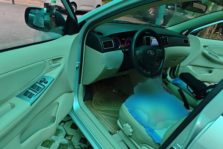 丰田 花冠 2013款 1.6L 自动豪华版中控内饰7003