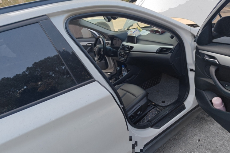 宝马X1 2018款 sDrive18Li 时尚型局部细节9005