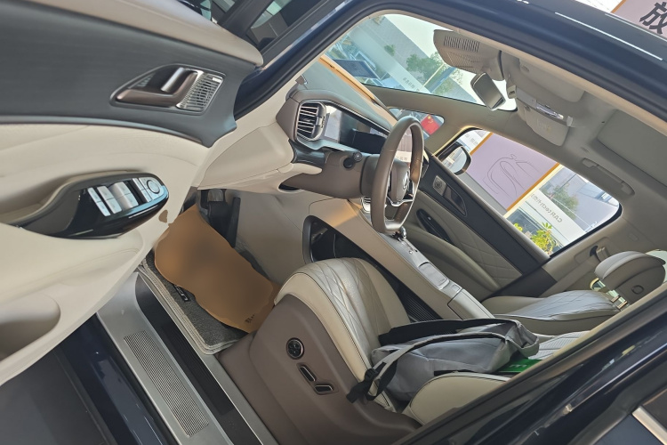 腾势D9 2024款 DM-i 980 四驱旗舰型中控内饰20