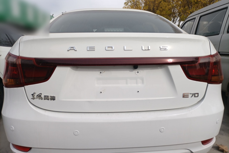 东风风神E70 2023款 500 智行版 磷酸铁锂 48.6kWh 110kW车身外观6