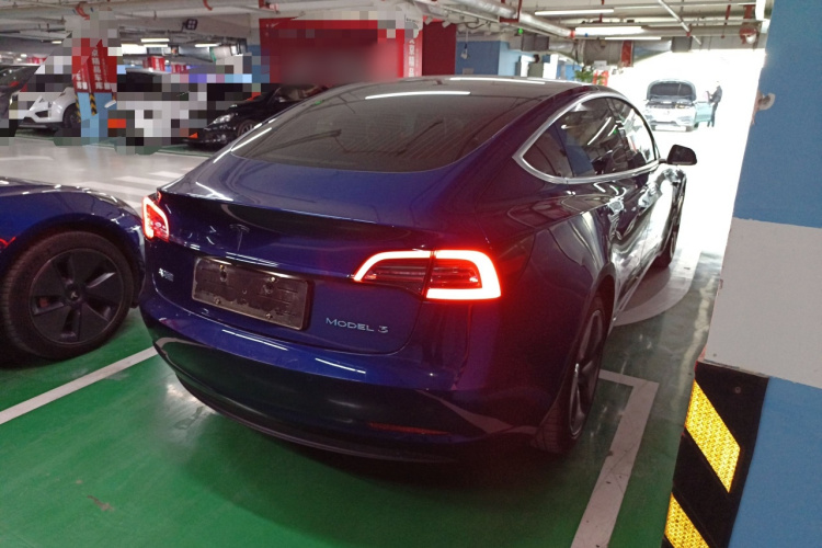 特斯拉 Model 3 2020款 改款 长续航后轮驱动版车身外观7