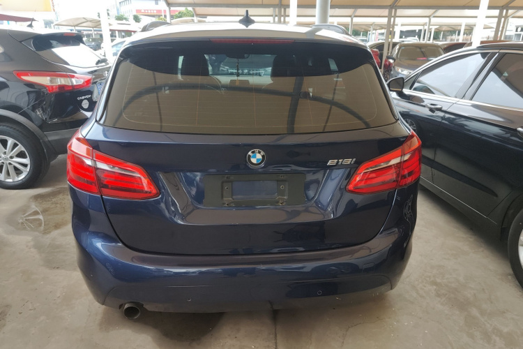 宝马2系旅行车 2016款 218i 领先型车身外观6