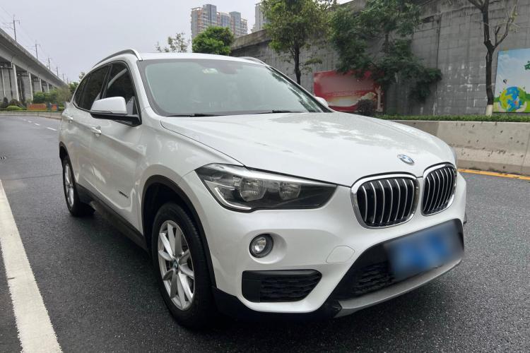 宝马X1 2016款 sDrive18Li 时尚型车身外观3