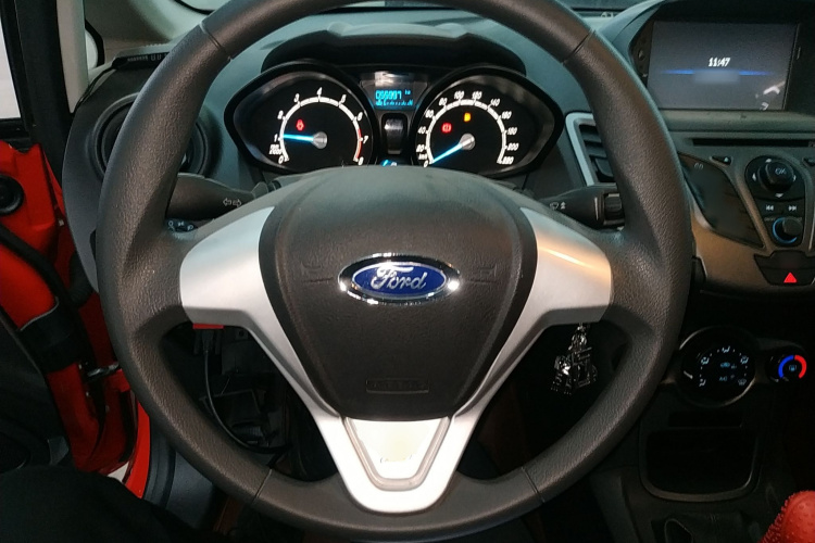 福特 嘉年华 2013款 三厢 1.5L 手动风尚型中控内饰13