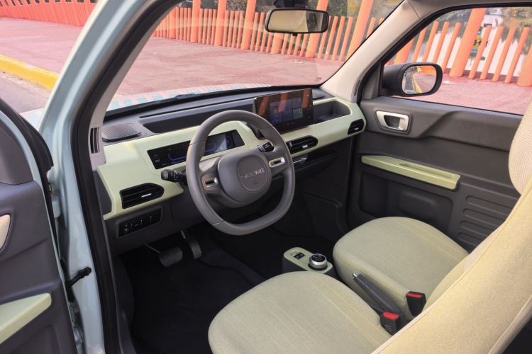 吉利银河 2024款 熊猫mini 200km 耐力熊中控内饰7002