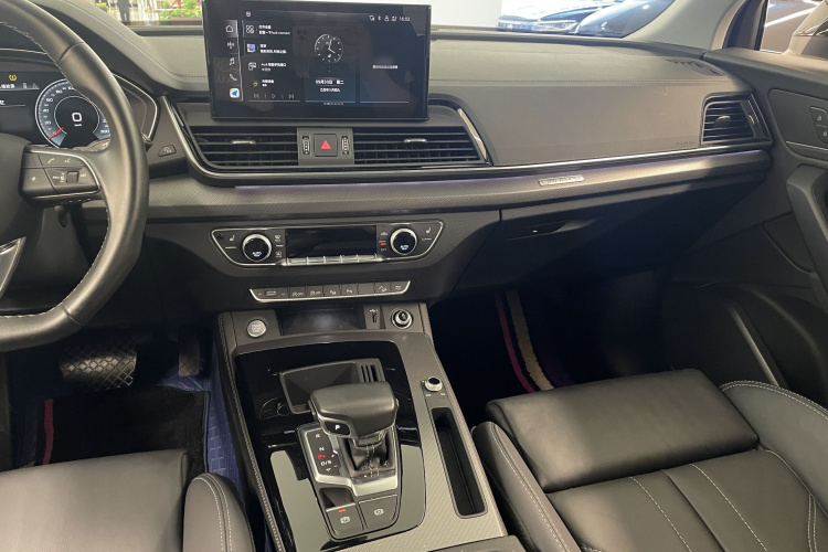 奥迪Q5L 2022款 改款 40T 豪华动感型中控内饰7002