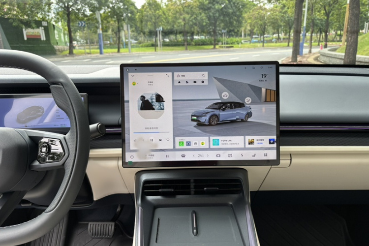 领克07 2024款 EM-P 126长续航 Ultra中控内饰7006