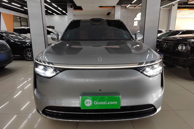 鸿蒙智行 问界M8 2025款 增程 Max+版 53.4kWh 5座版车身外观2