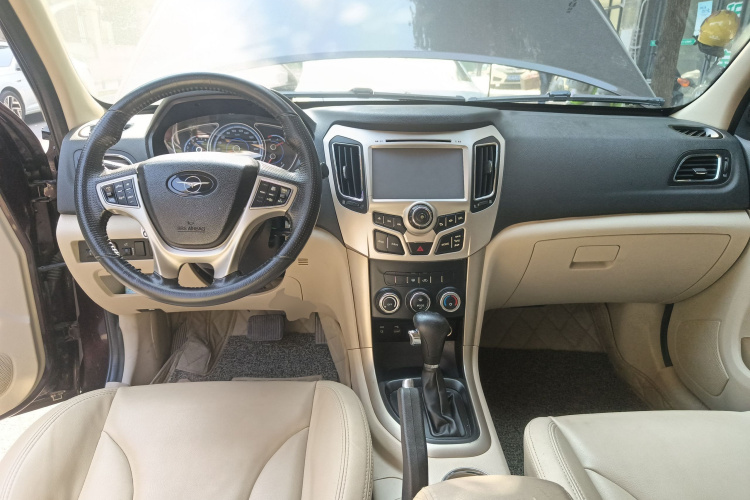 海马S7 2015款 2.0L 自动智尚型中控内饰12