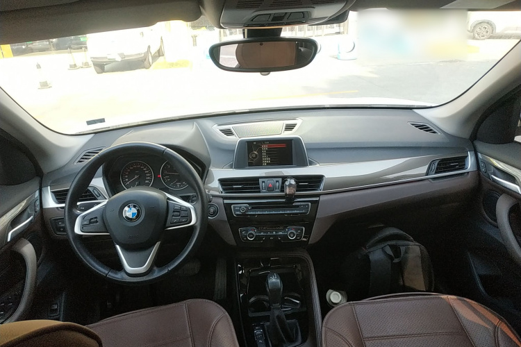 宝马X1 2016款 sDrive20Li 豪华型中控内饰12