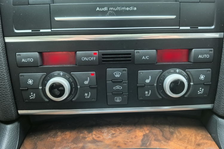 奥迪Q7 2015款 35 TFSI 进取型中控内饰7012