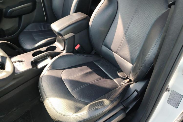 北京现代ix35 2015款 2.0L 自动两驱智能型 国IV中控内饰19