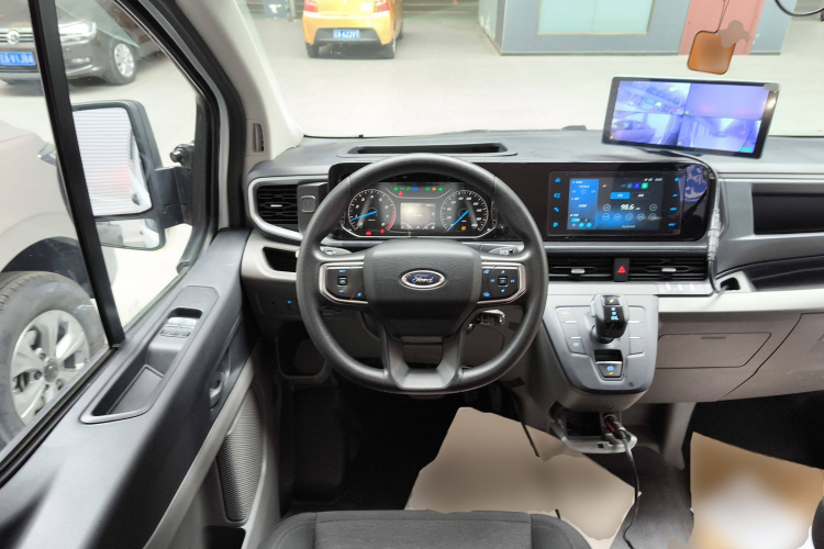 福特 全顺 2023款 2.0T汽油自动多功能商用车中轴低顶5/6座中控内饰13