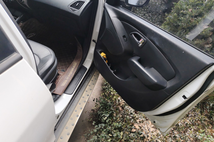 北京现代ix35 2012款 2.0L 自动两驱精英版GLS局部细节9005