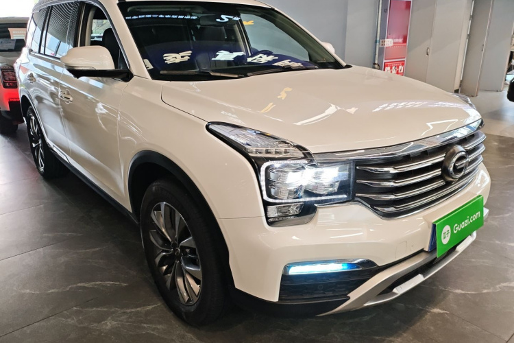 广汽传祺 传祺GS8 2017款 320T 两驱豪华智联版（七座）车身外观3