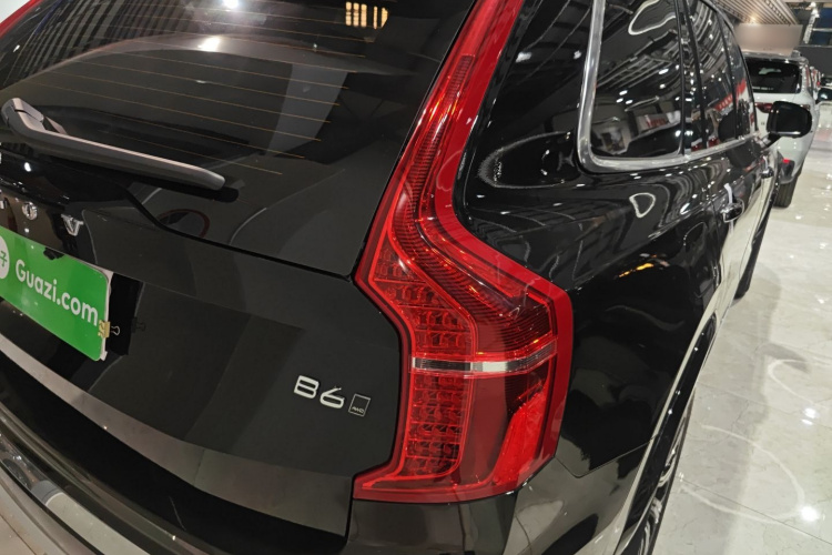 沃尔沃XC90 2022款 B6 智逸豪华版 7座车身外观9