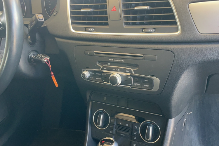 奥迪Q3 2018款 30周年年型 30 TFSI 标准型局部细节16