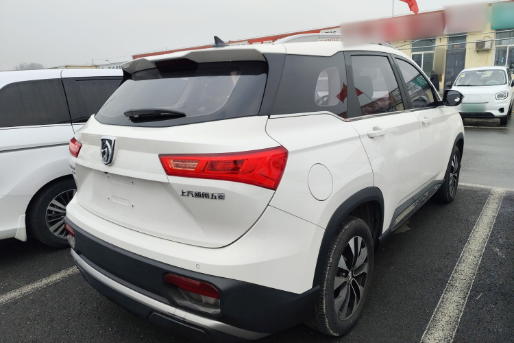 宝骏530 2021款 全球车周年纪念版 1.5T 手动尊贵型 6座车身外观7