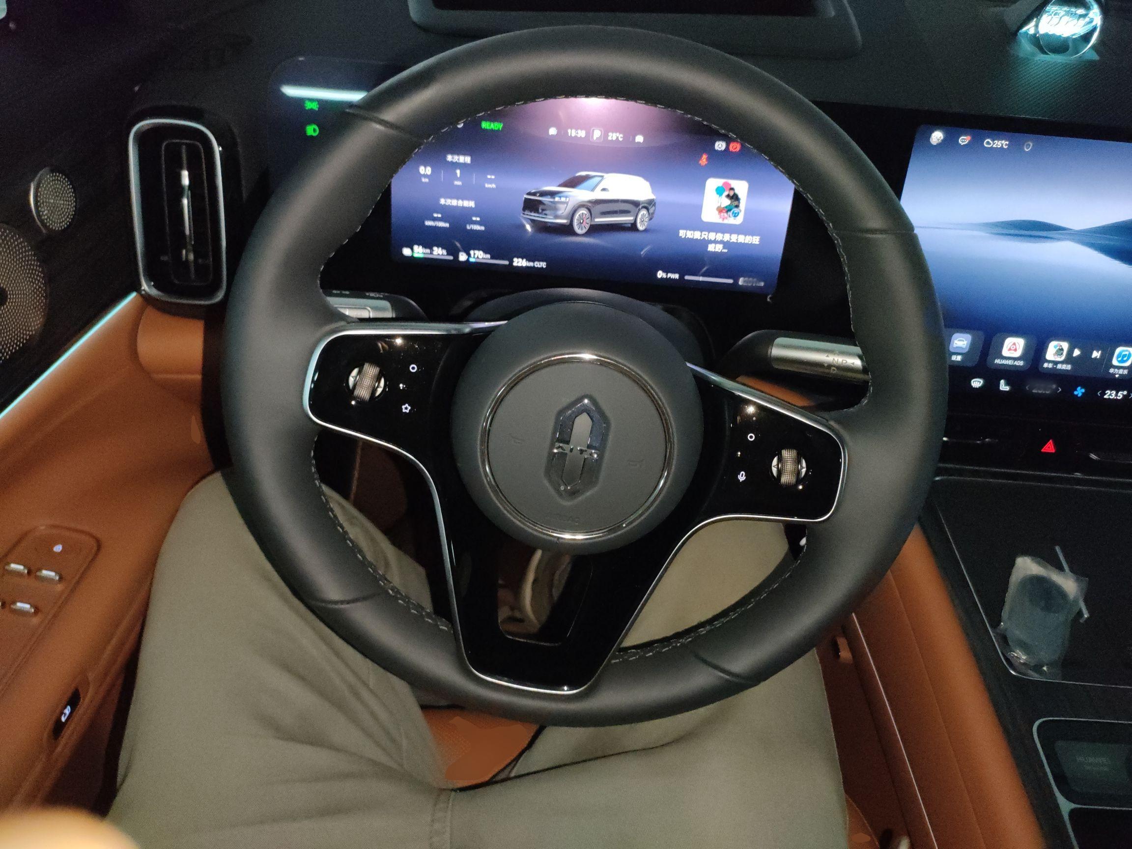 鸿蒙智行 问界M9 2024款 增程 Ultra版 42kWh 6座版