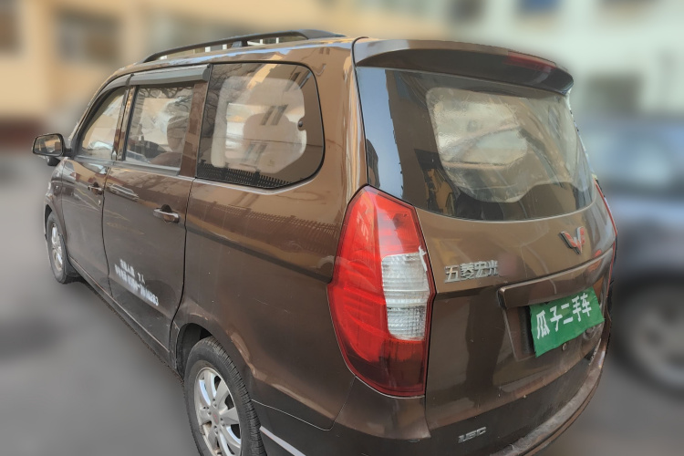 五菱汽车 五菱宏光 2016款 1.5L 改款S舒适型车身外观5