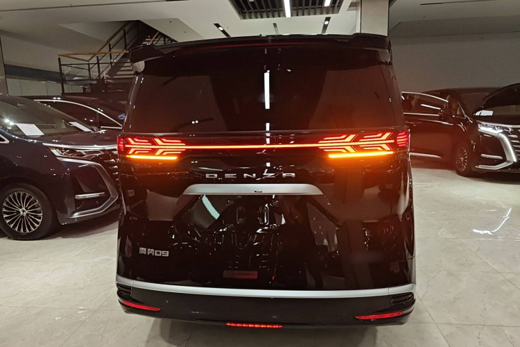 腾势D9 2024款 DM-i 980 四驱旗舰型车身外观6