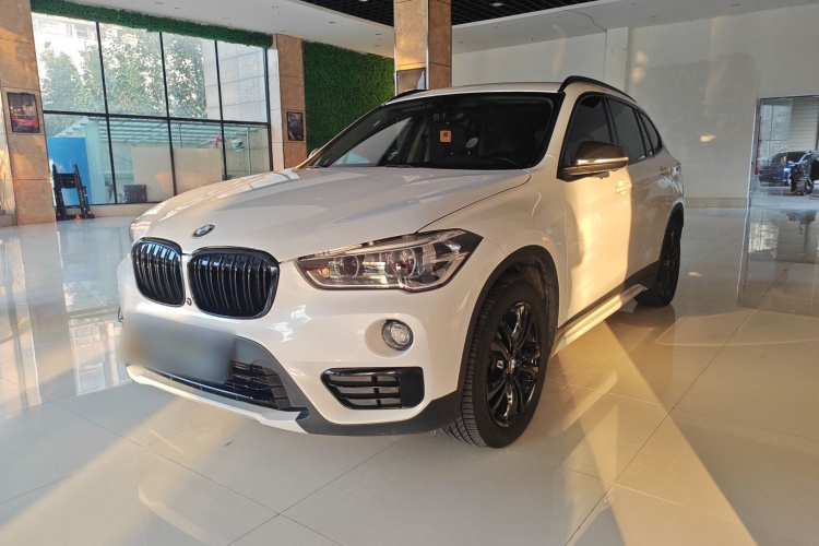 宝马X1 2019款 sDrive18Li 尊享型车身外观1