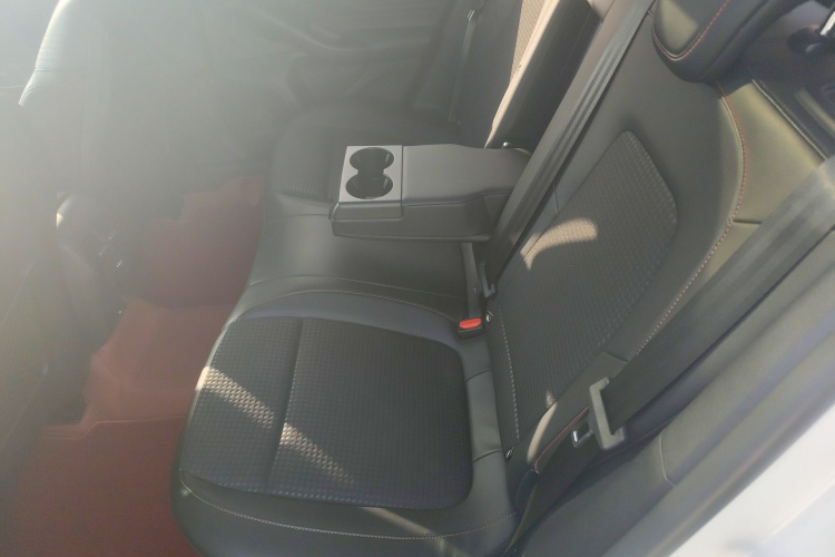 福特 福克斯 2021款 三厢 EcoBoost 180 自动ST Line中控内饰21