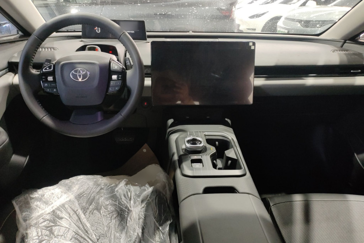 丰田bZ5 2025款 550 PRO中控内饰12