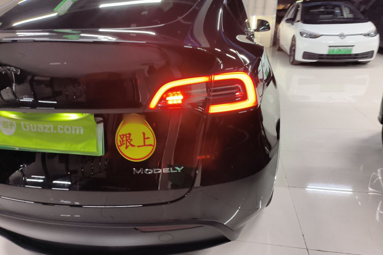 特斯拉 Model Y 2023款 后轮驱动版车身外观9