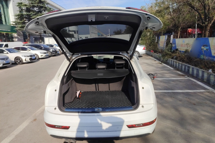 奥迪Q3 2018款 30周年年型 35 TFSI 时尚型机舱底盘23