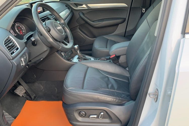 奥迪Q3 2017款 35 TFSI quattro 全时四驱风尚型局部细节19