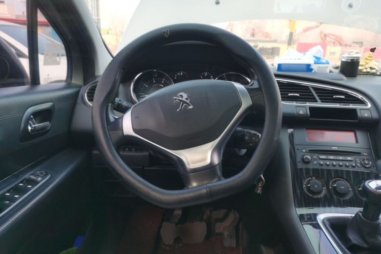 标致3008 2015款 2.0L 手动经典版中控内饰13