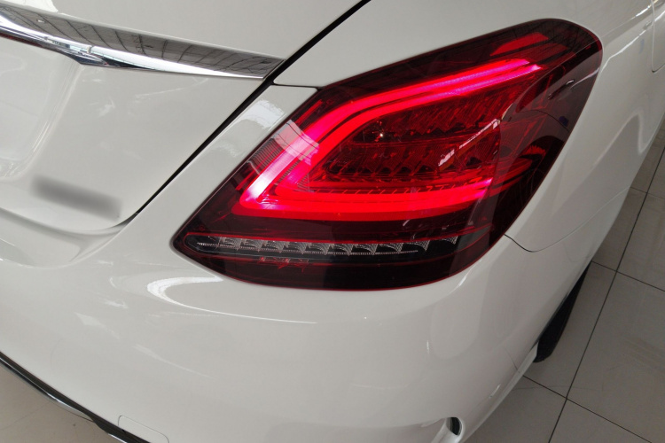 奔驰C级 2021款 C 260 L 运动版车身外观9