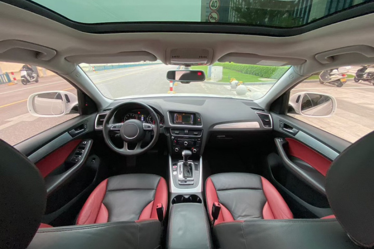 奥迪Q5 2017款 Plus 40 TFSI 技术型中控内饰7001