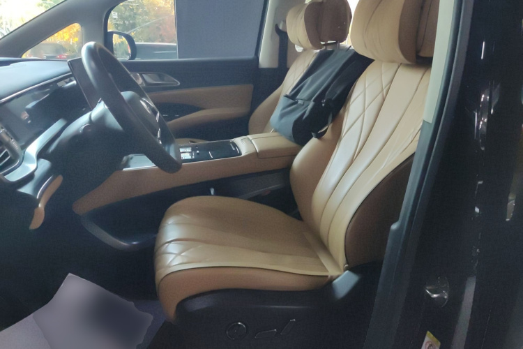 腾势D9 2024款 DM-i 980 四驱尊荣型中控内饰19