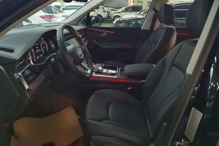 奥迪Q7 2024款 45 TFSI quattro S line运动型局部细节19
