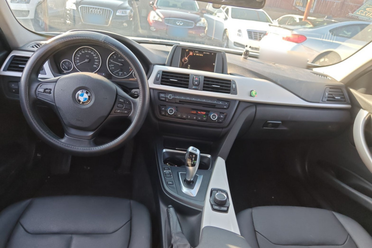 宝马3系 2015款 320i 超悦版时尚型中控内饰7002