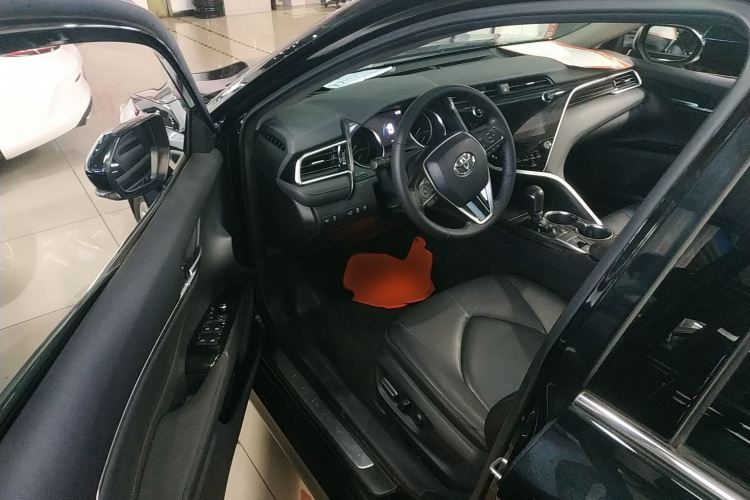 丰田 凯美瑞 2019款 2.0G 豪华版 国VI中控内饰7003