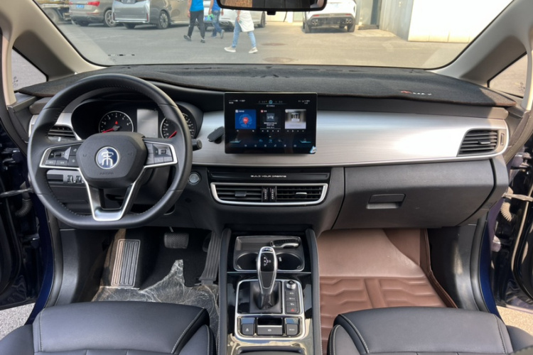 比亚迪 宋MAX 2021款 升级版 1.5T 自动尊贵型 7座中控内饰7001
