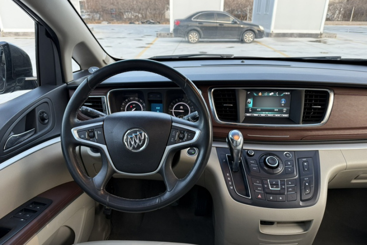 别克GL8 2017款 25S 豪华型 国V中控内饰7003