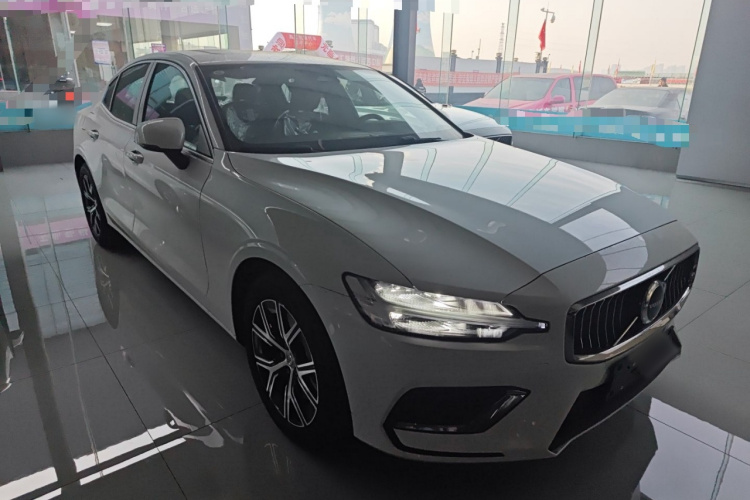 沃尔沃S60 2026款 B4 智逸豪华版车身外观3