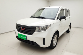 五菱汽车 五菱宏光PLUS 2019款 1.5T 手动标准型 5座