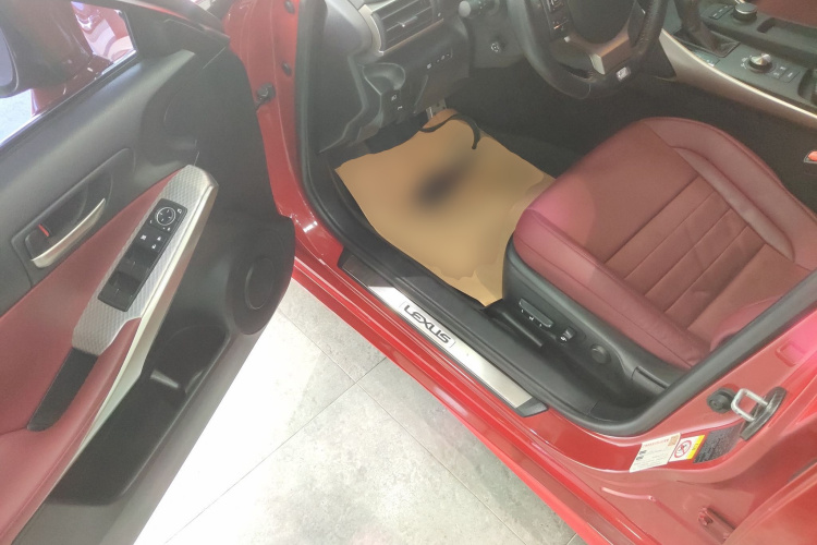 雷克萨斯IS 2017款 300 F SPORT版中控内饰20