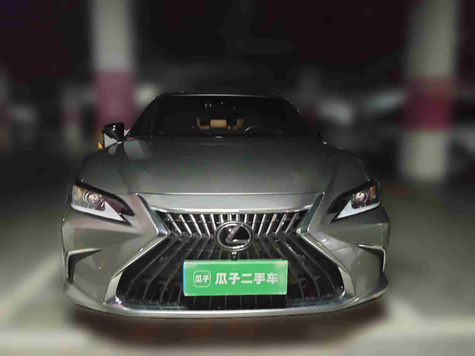 上海二手雷克萨斯ES 2023款 卓越版，这车养起来到底省不省心？